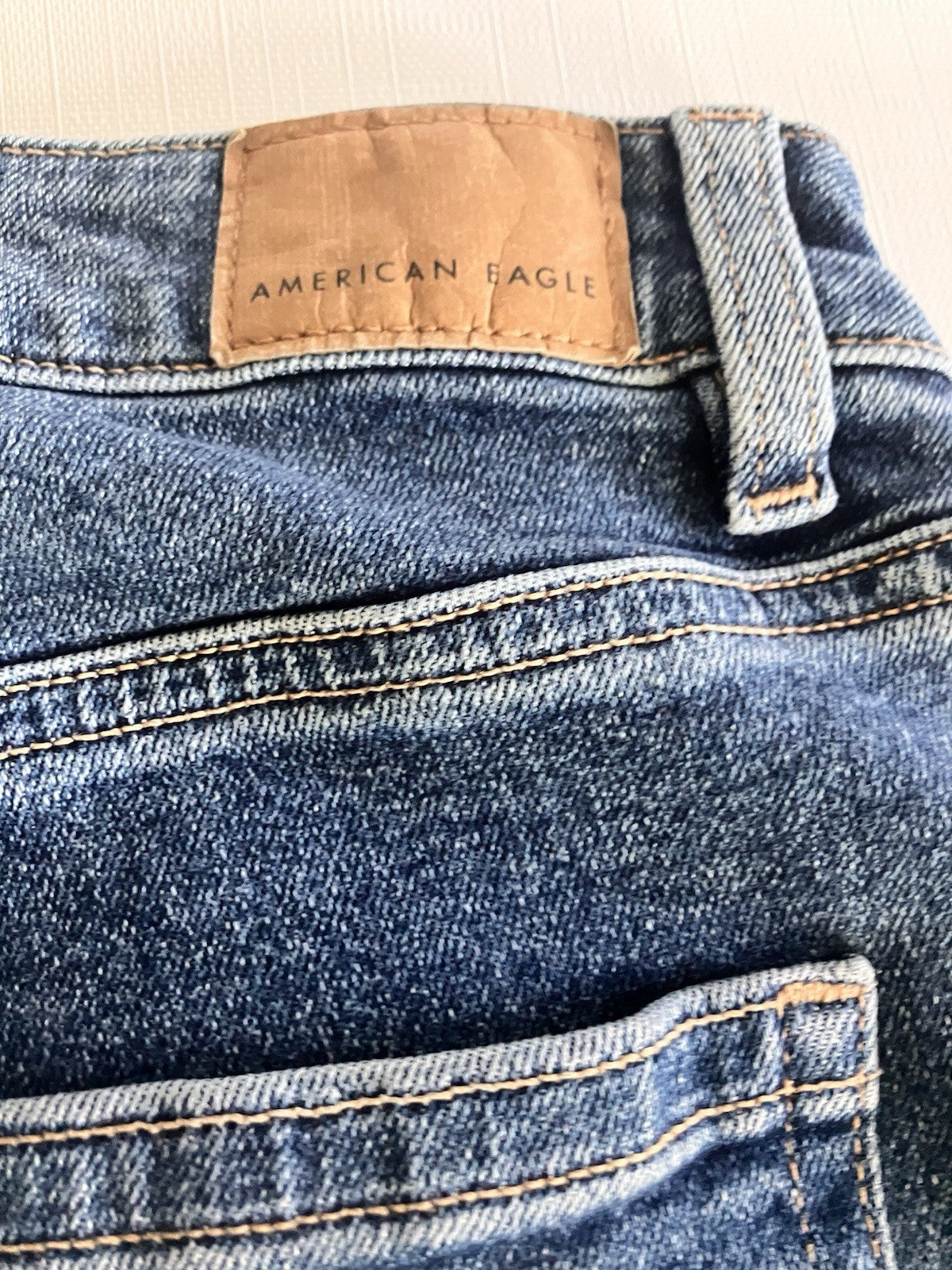 American Eagle Womens Size 6, Curvy, Hi-rise “Dream Jean” Distressed Jeans