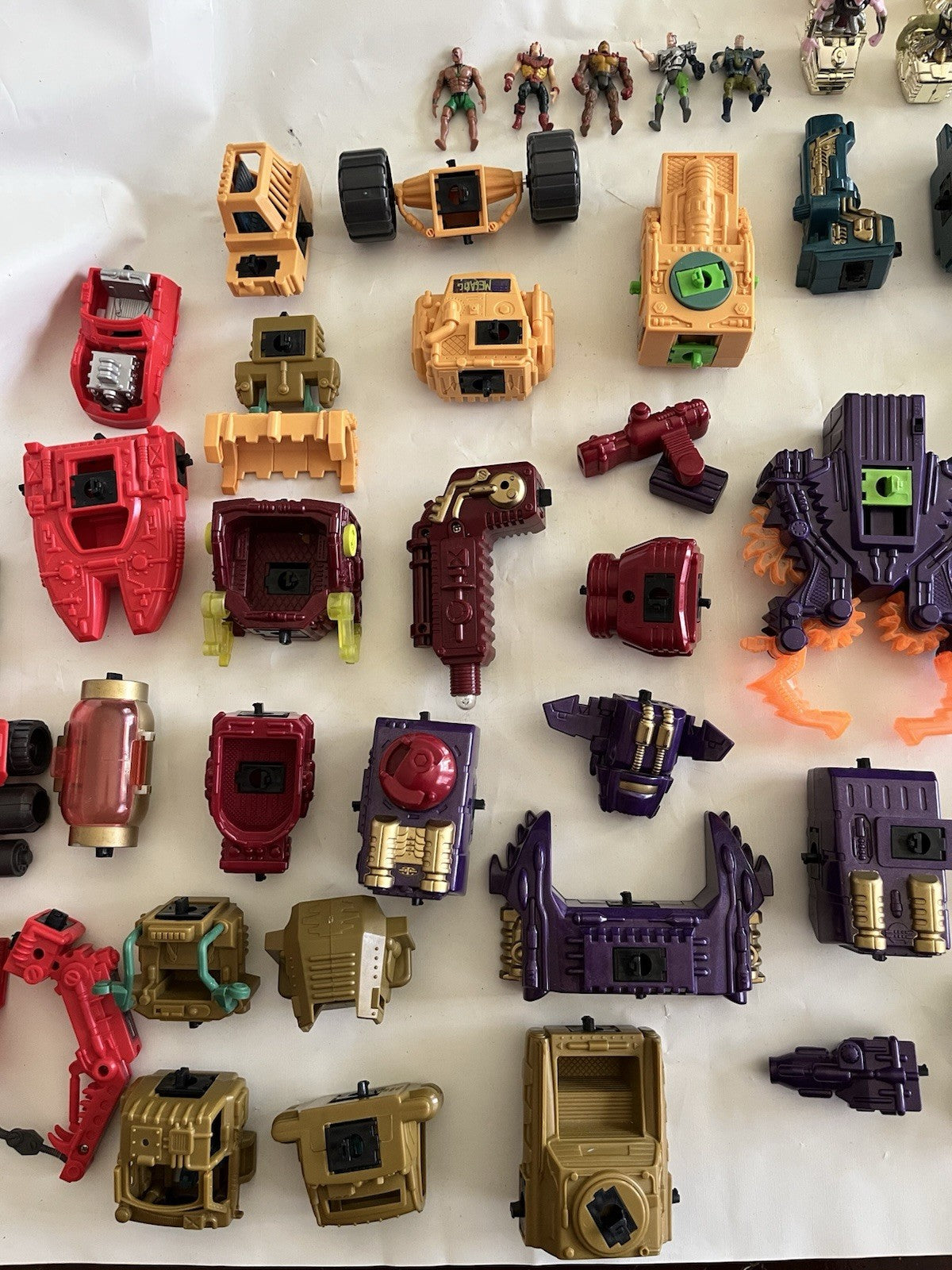 Vintage 1996 Battle Builders Large Lot 100 Pieces Machines, Figures Weapons EUC