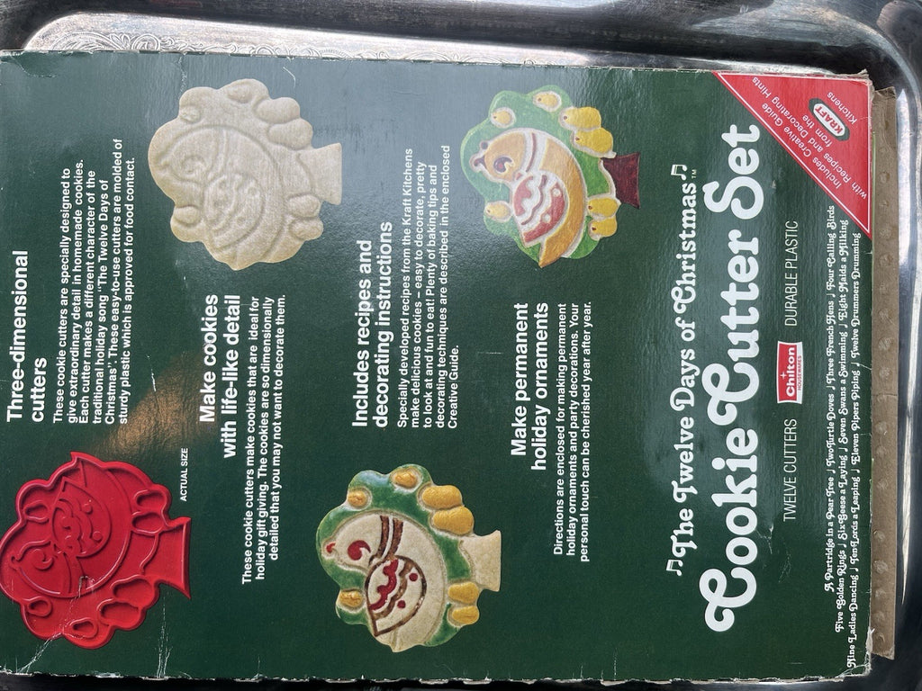 VINTGE CHILTON TWELVE DAYS OF CHRISTMAS PLASTIC COOKIE CUTTERS SET ORIGINAL BOX