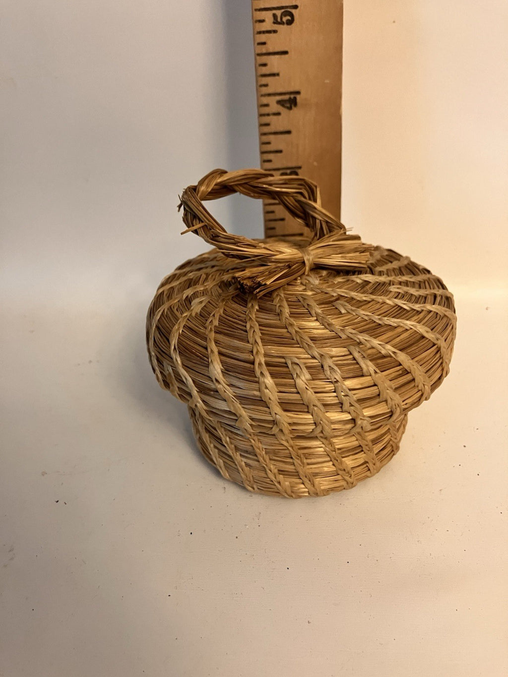 Vintage 3” Tall/Round Small Papago Woven Basket With Lid; Excellent Condition.