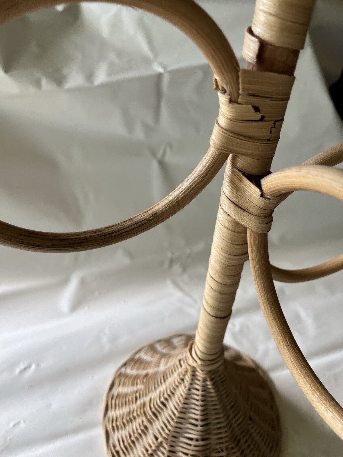 Vintage BOHO Natural Wicker/Rattan 3 Ring Counter Top Towel Holder Cottage Core