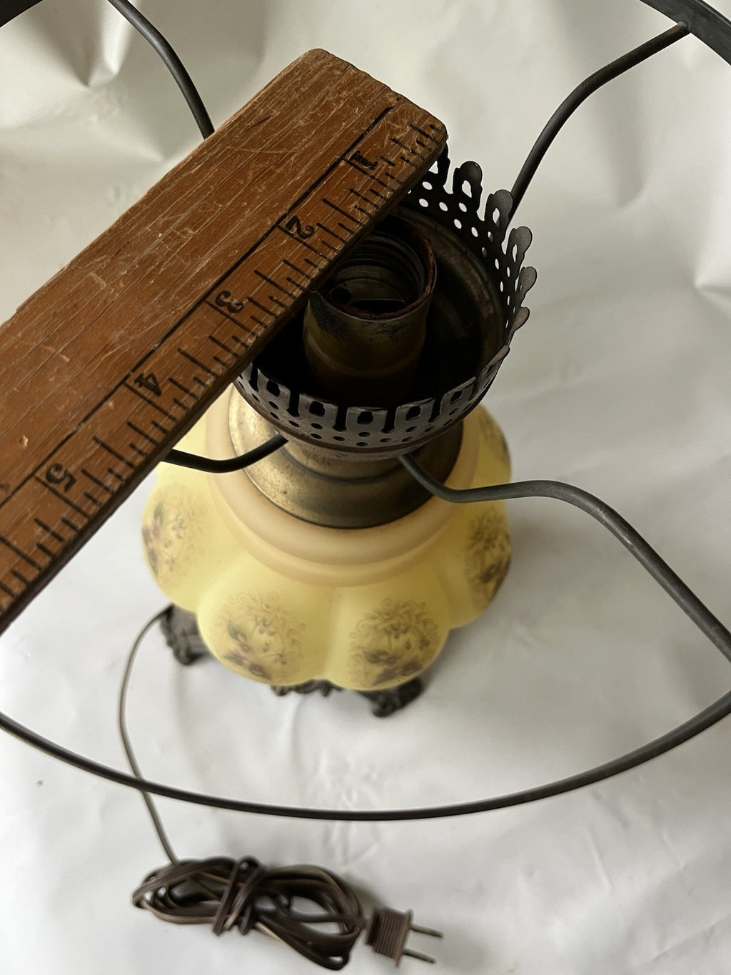 Vintage Hurricane GWTW Electric Lamp Yellow Hand painted Florals Base Only WORKS