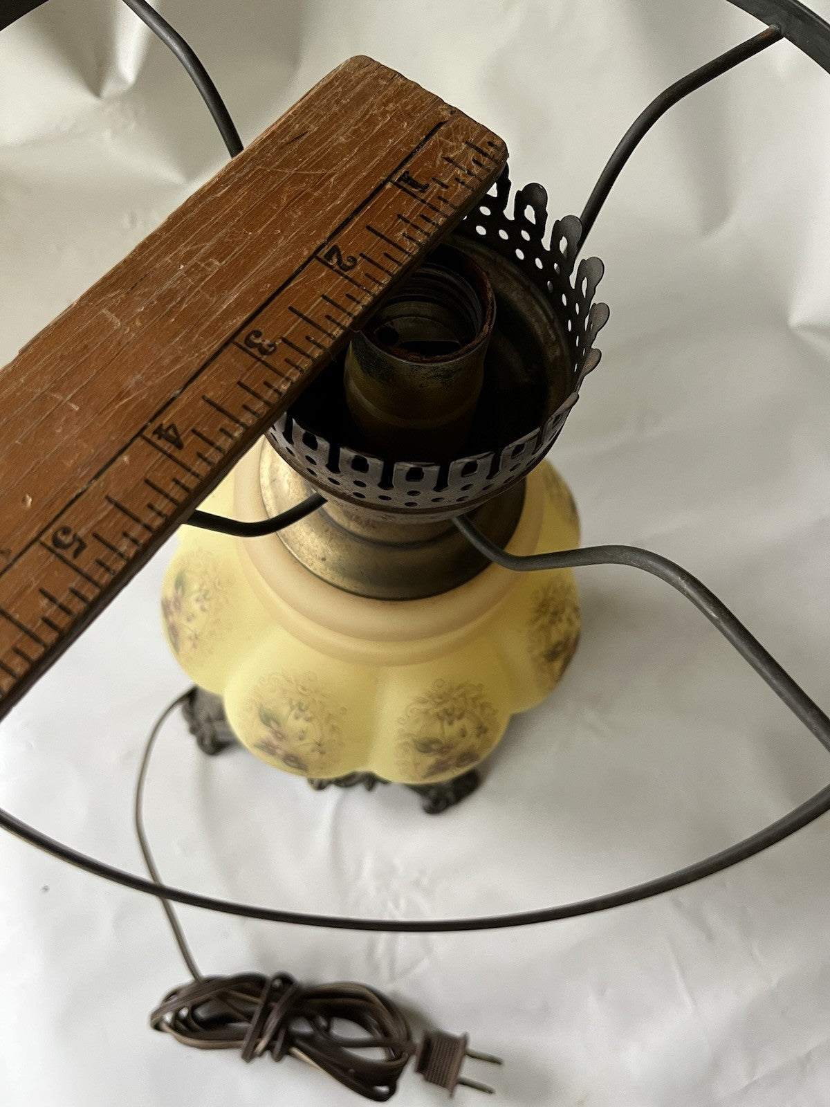 Vintage Hurricane GWTW Electric Lamp Yellow Hand painted Florals Base Only WORKS