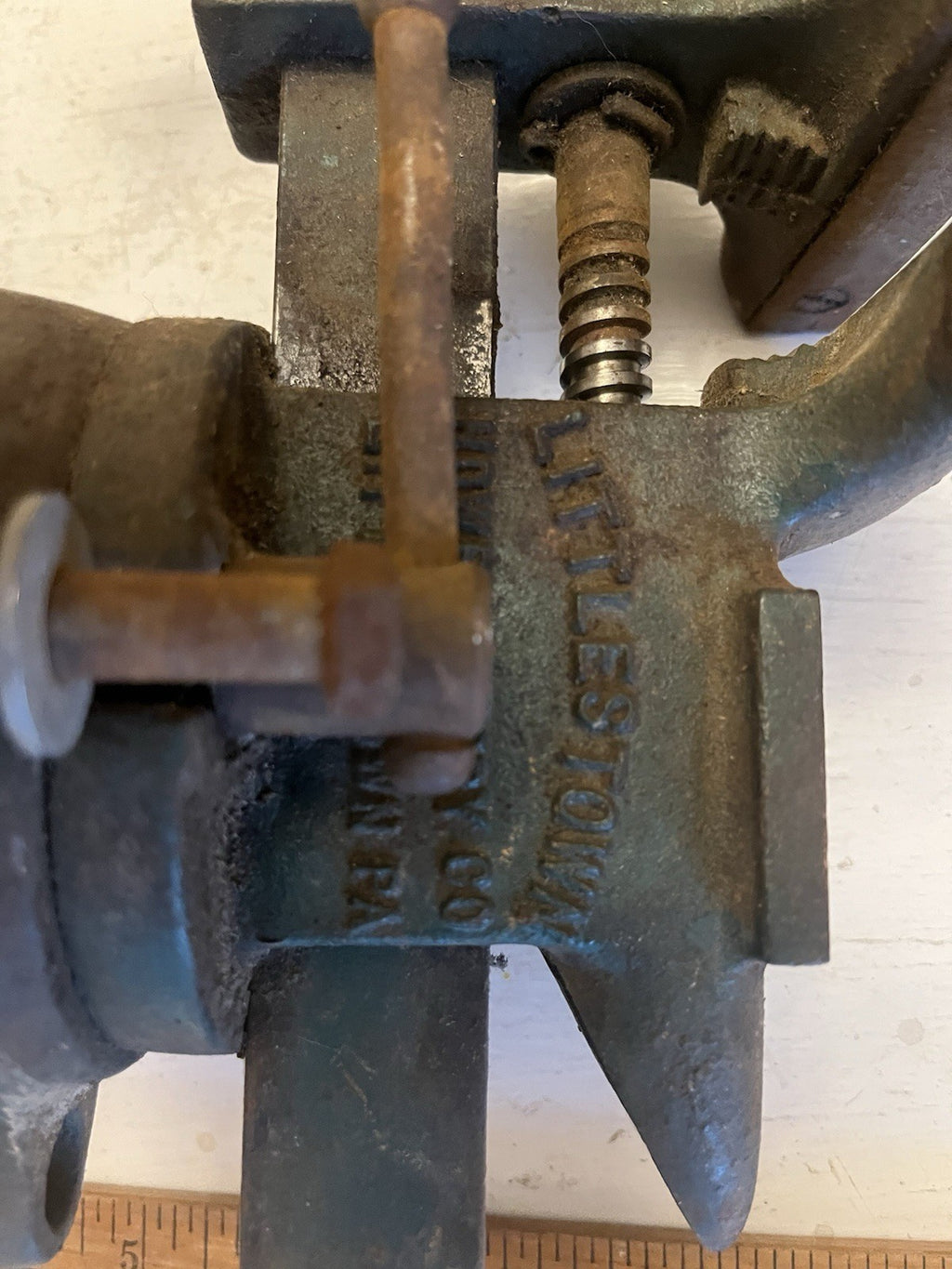 Vintage LITTLESTOWN NO.112 3-1/2" Bench Vise With 3 Pound Hammer