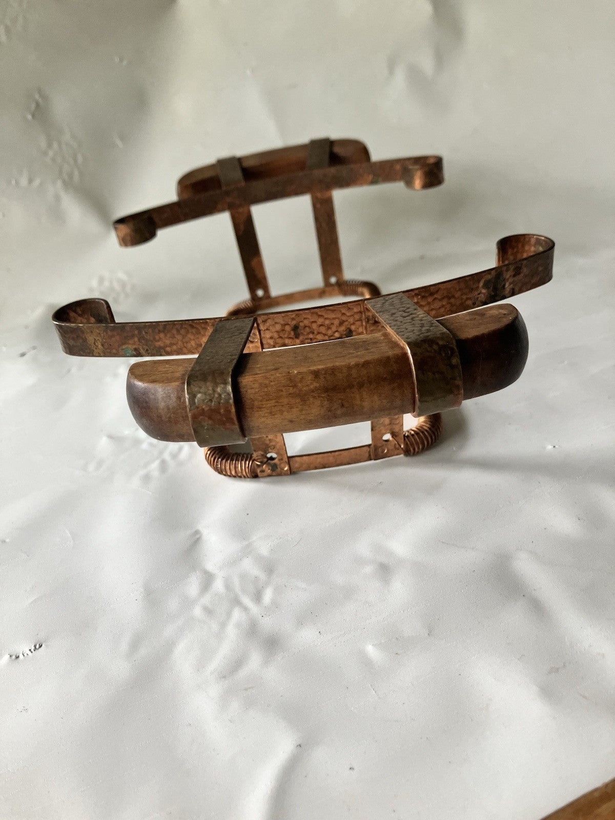 Vintage Hammered Copper/ Wood Casserole Dish Stand With Spring Adjustment 6-10”