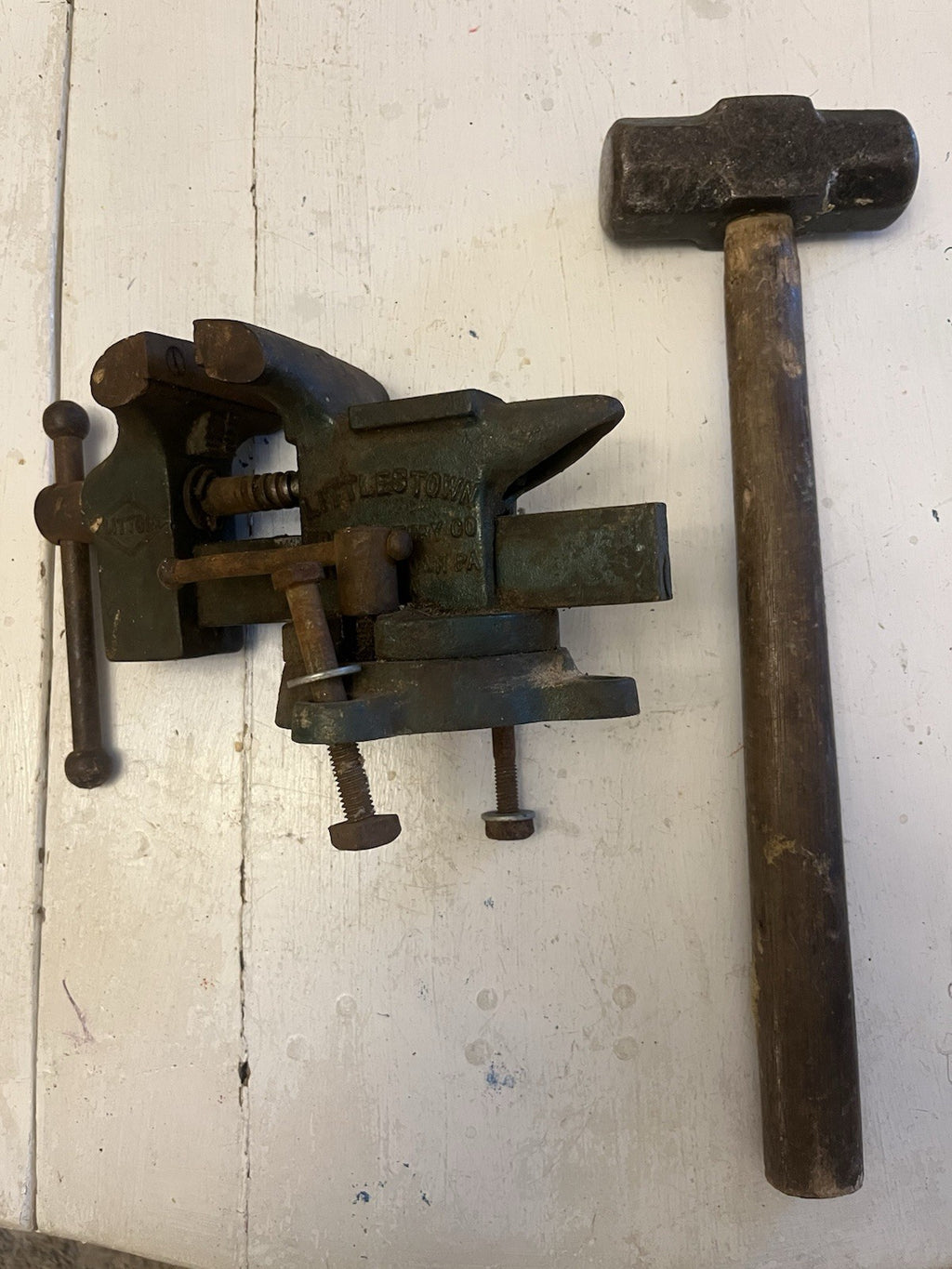 Vintage LITTLESTOWN NO.112 3-1/2" Bench Vise With 3 Pound Hammer