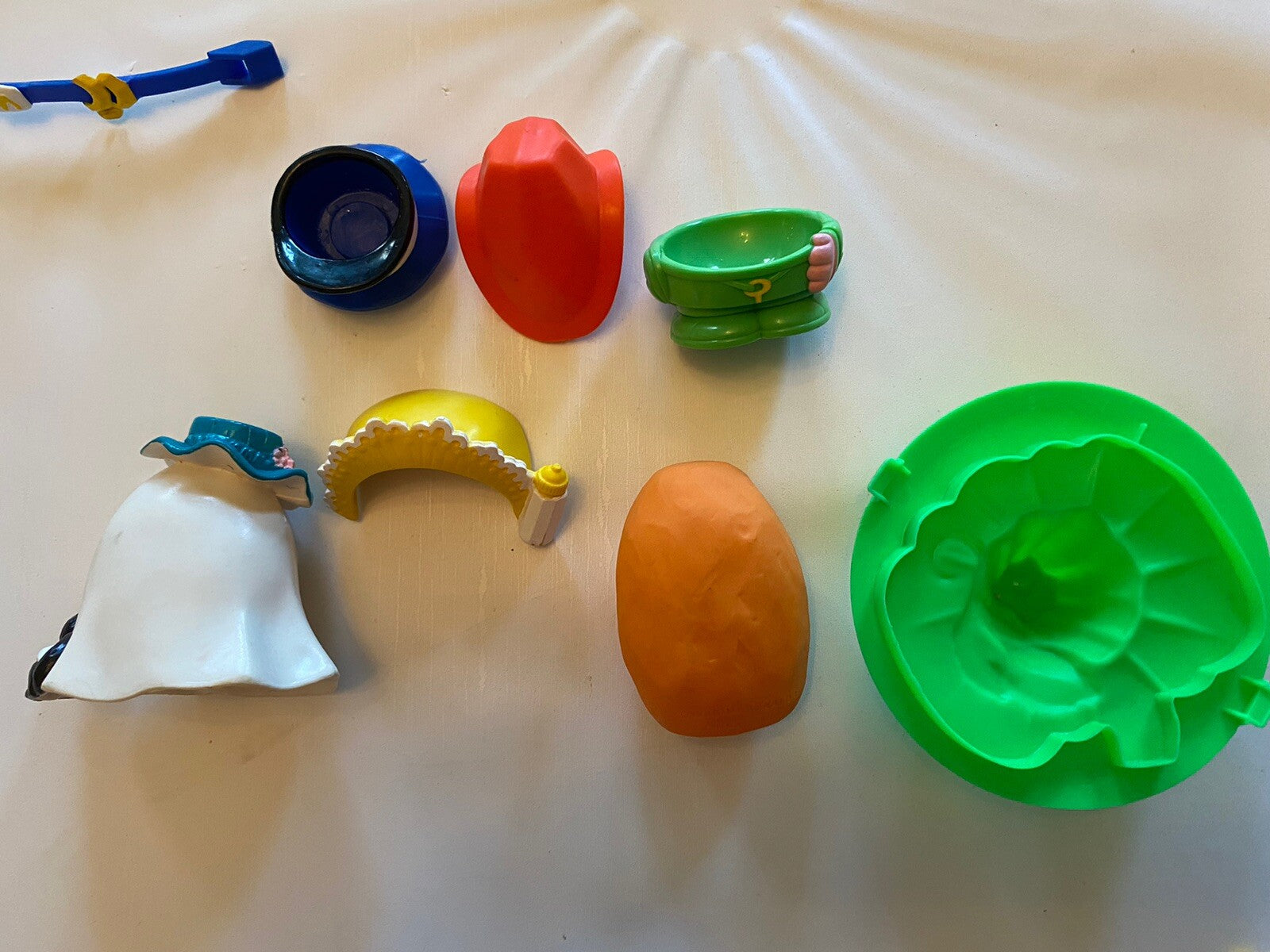 19988/92 Mcdonald’s Nugget Buddies Lot Cookie Cutter Top