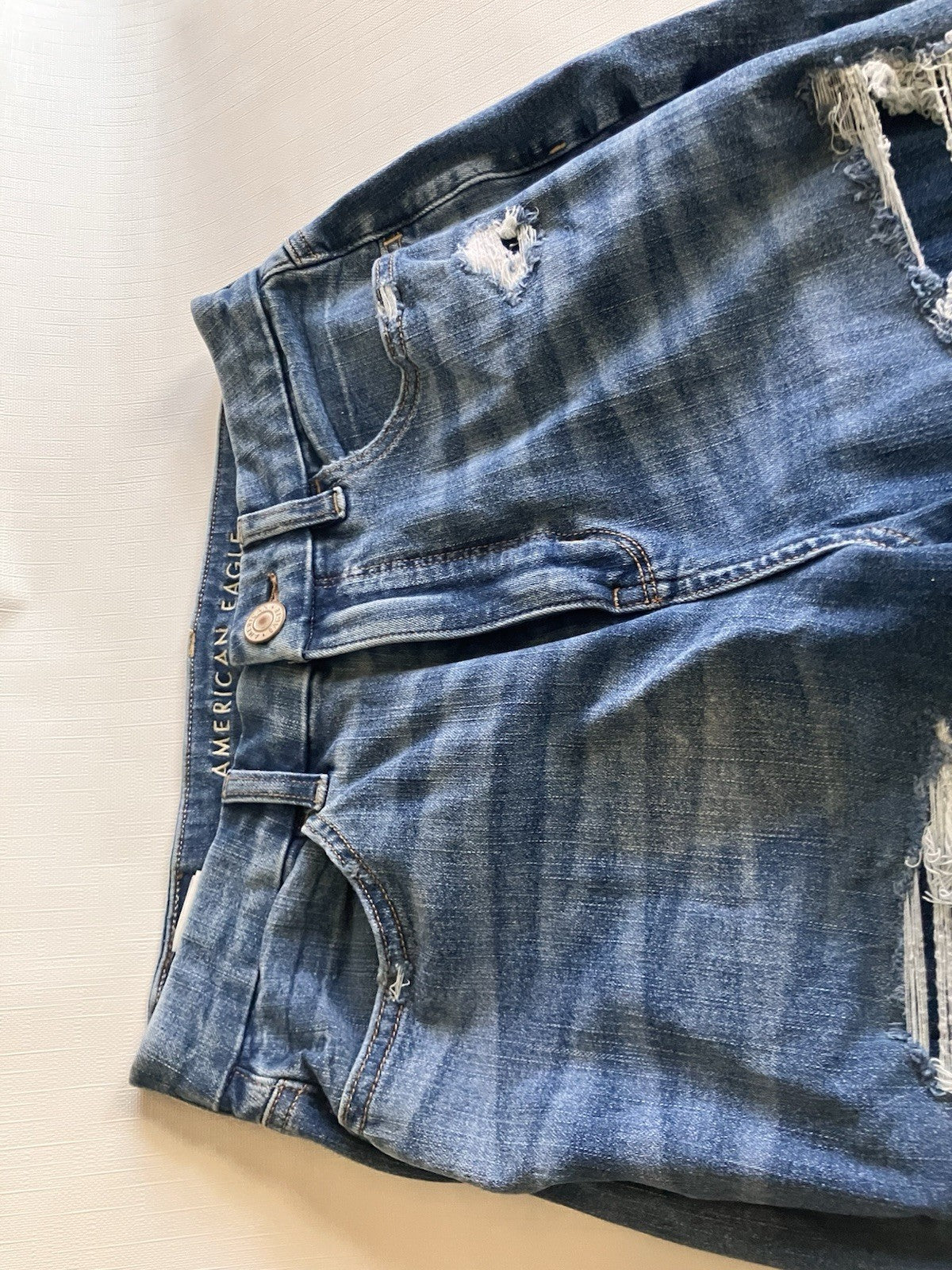 American Eagle Womens Size 6, Curvy, Hi-rise “Dream Jean” Distressed Jeans