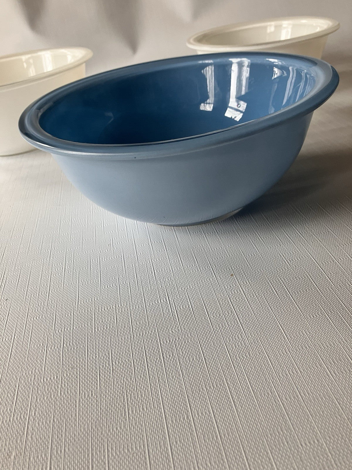 3 PYREX Clear Bottom Mixing Bowls-White #322, 323 And Blue #323