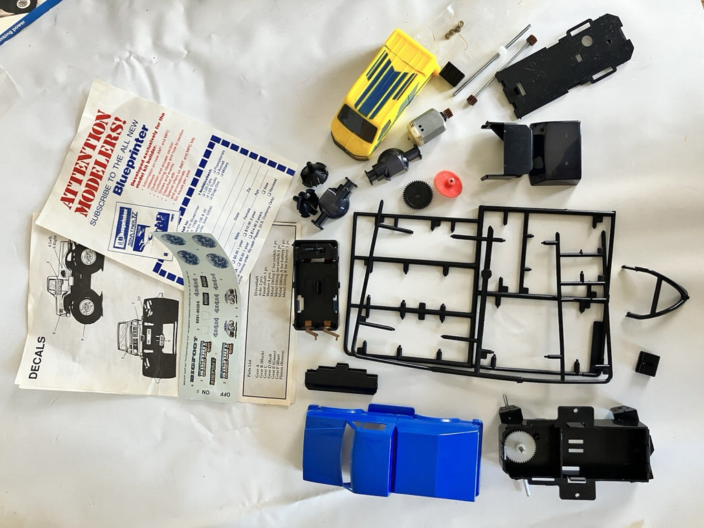Bigfoot 4x4x4 Powrcrushers Motorized Monster Truck AMT model kit, 1989
