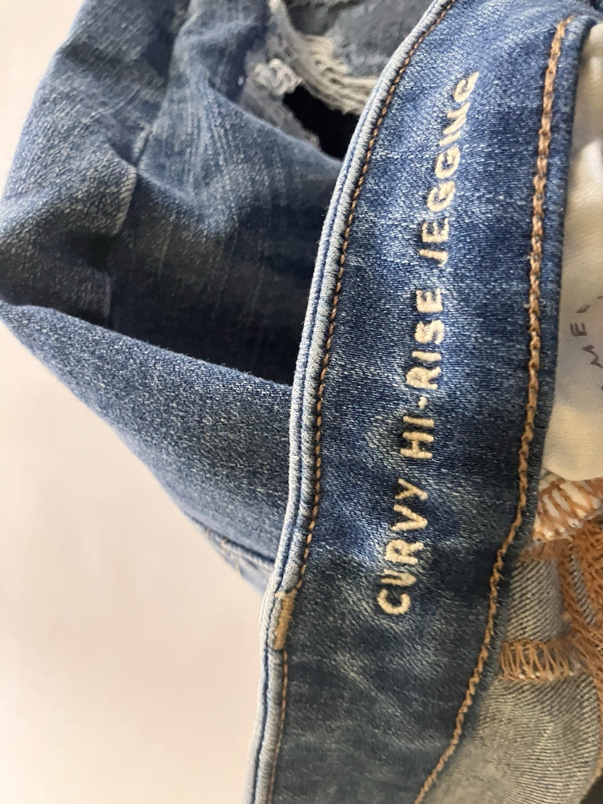 American Eagle Womens Size 6, Curvy, Hi-rise “Dream Jean” Distressed Jeans