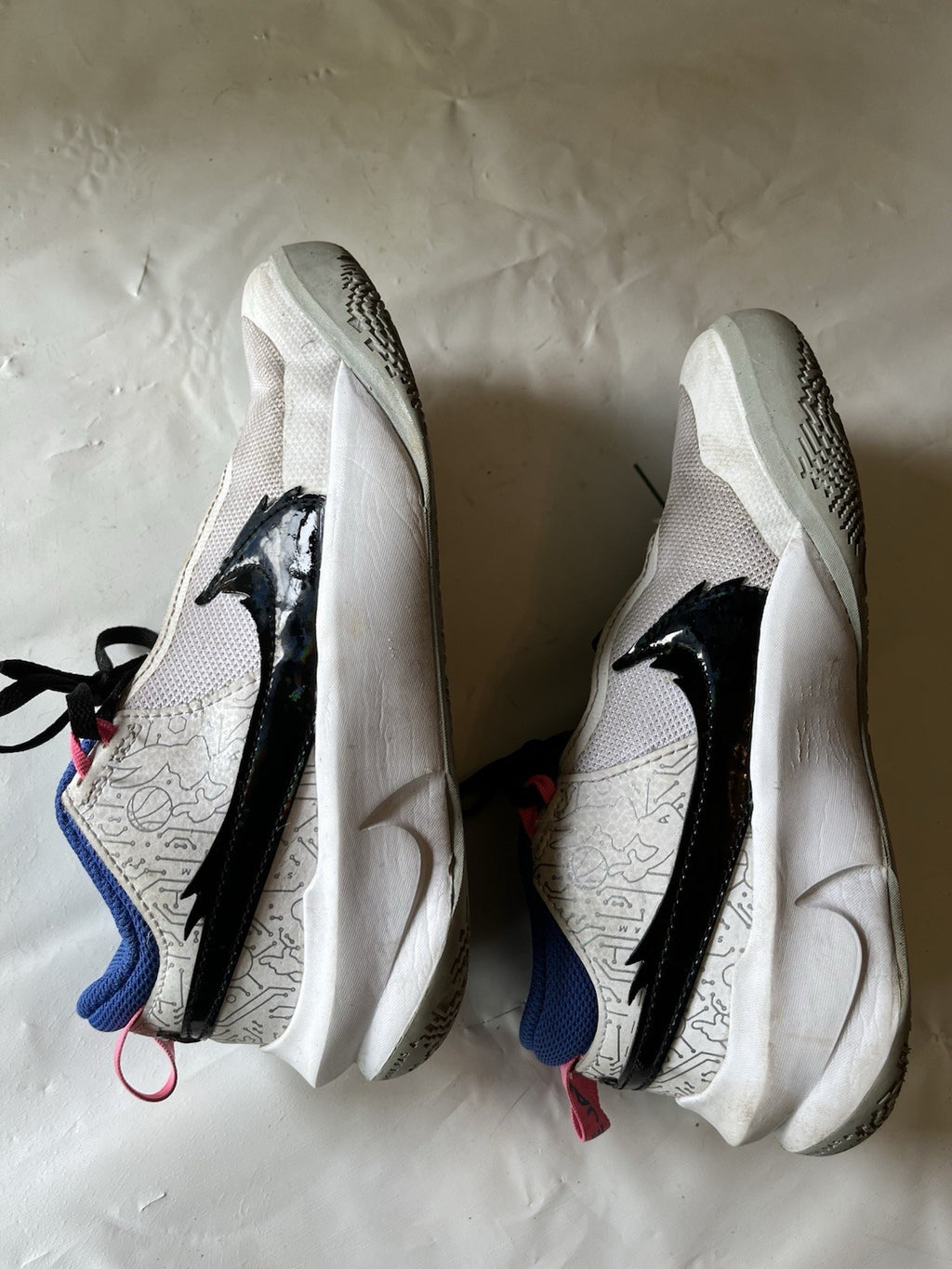 Nike Team Hustle D 10 SE Space Jam White (GS) GUC Size 4Y