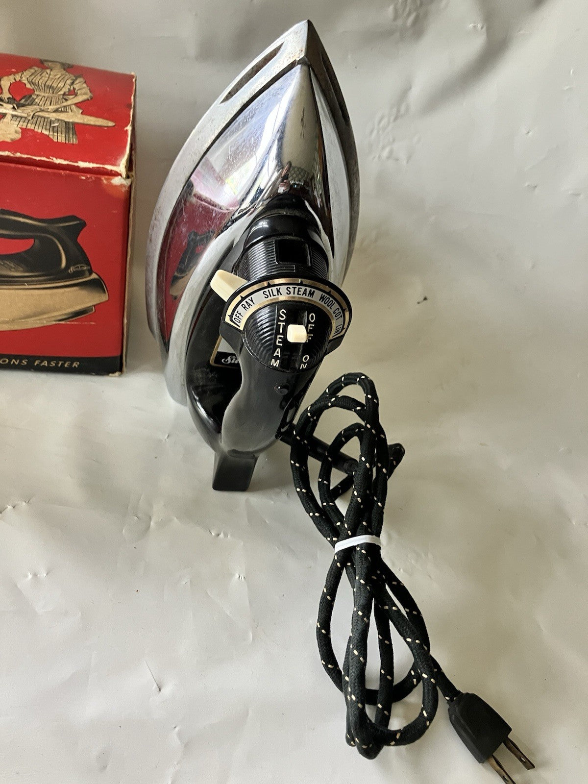 Vintage 1950s Sunbeam Steam or Dry Iron Model S5 Original Box Tested/Working 