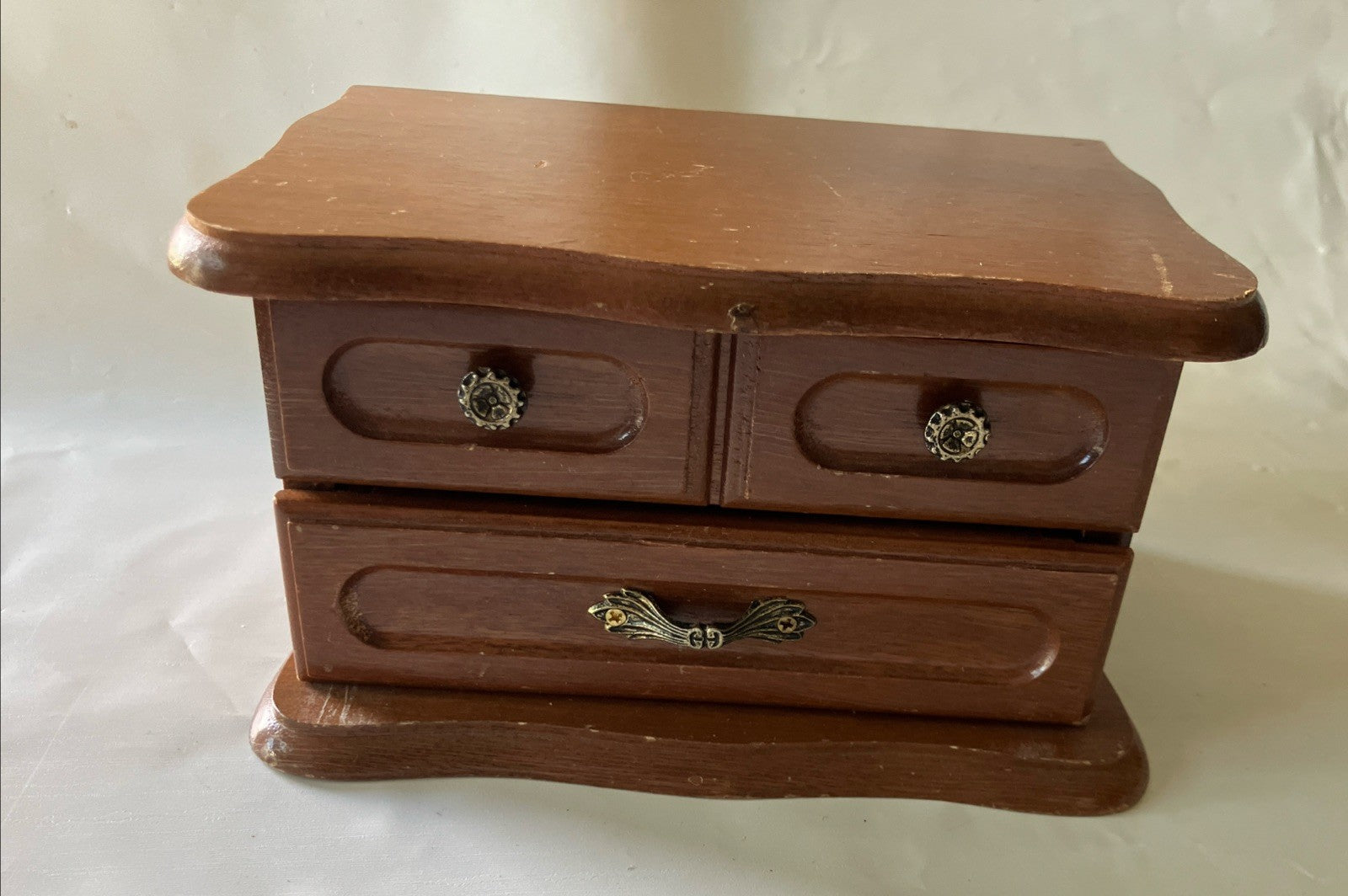 Vintage MCM Wooden Jelwery Box With Scalloped Edges, Velvet Int. Drawer, Mirror