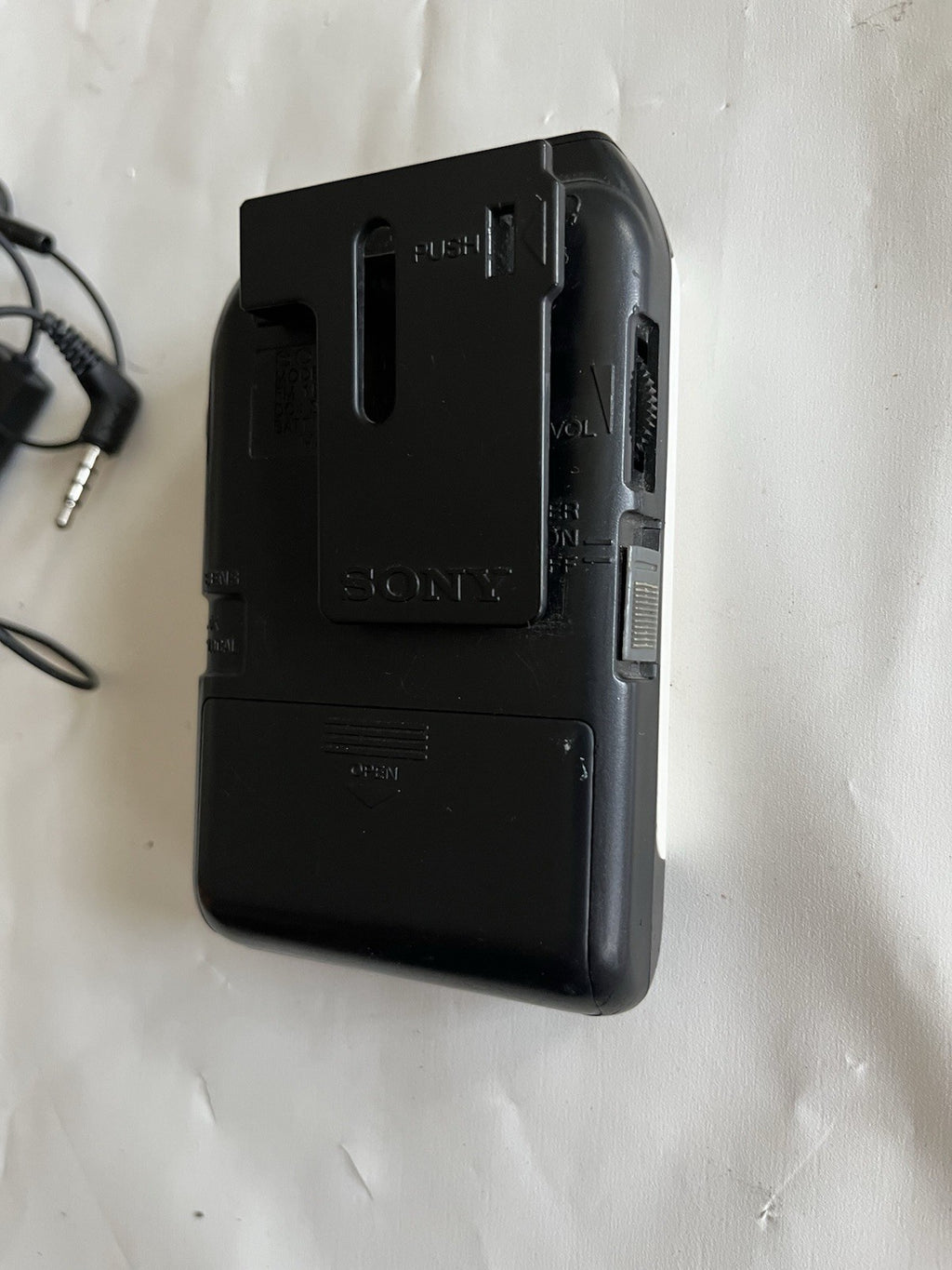 Sony Walkman SRF-26 Portable Stereo FM Radio w/Belt Clip & Headphones Vintage