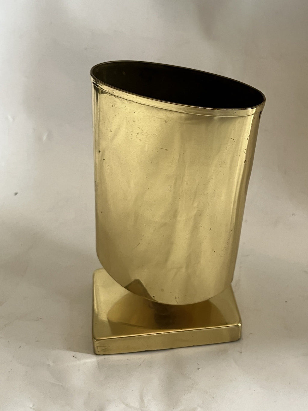 Vintage MCM 4.5” Tall Oval Gold Tone Desk Pen Holder With Red Felt Bottom