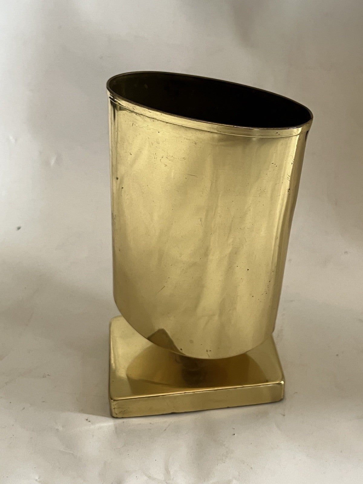 Vintage MCM 4.5” Tall Oval Gold Tone Desk Pen Holder With Red Felt Bottom