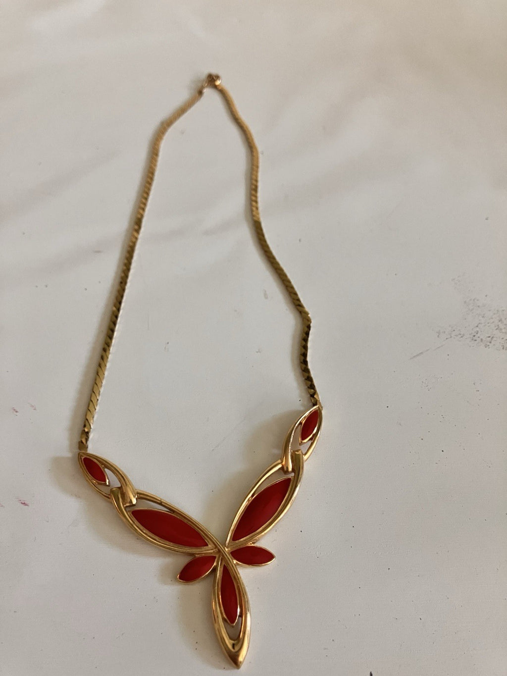 Trifari Burgundy Wine & Gold Tone Chain Pendant Necklace