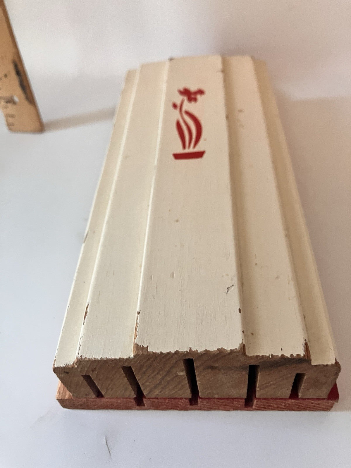 Vintage Farmhouse Red and White Knife Holder; Red Daffodil, GUC 1950s