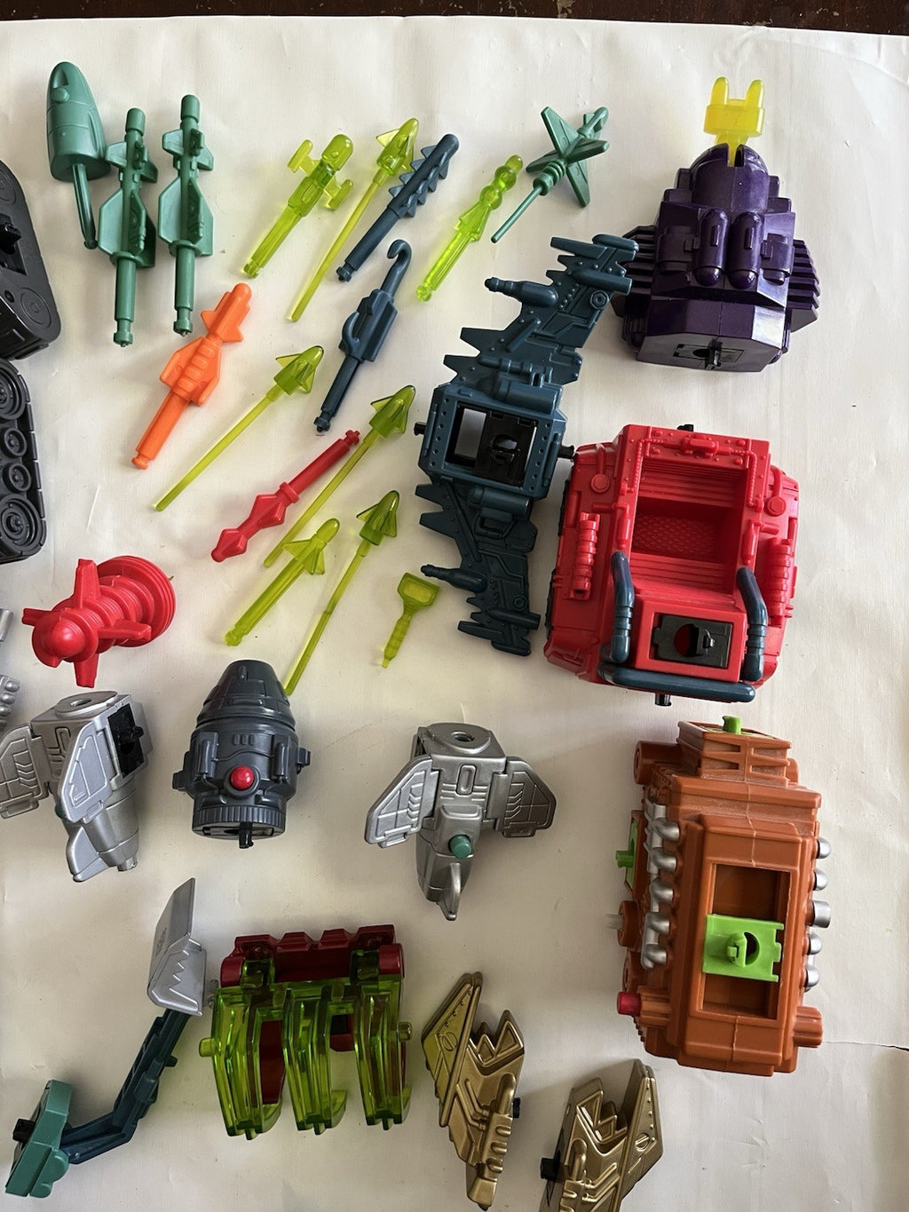 Vintage 1996 Battle Builders Large Lot 100 Pieces Machines, Figures Weapons EUC