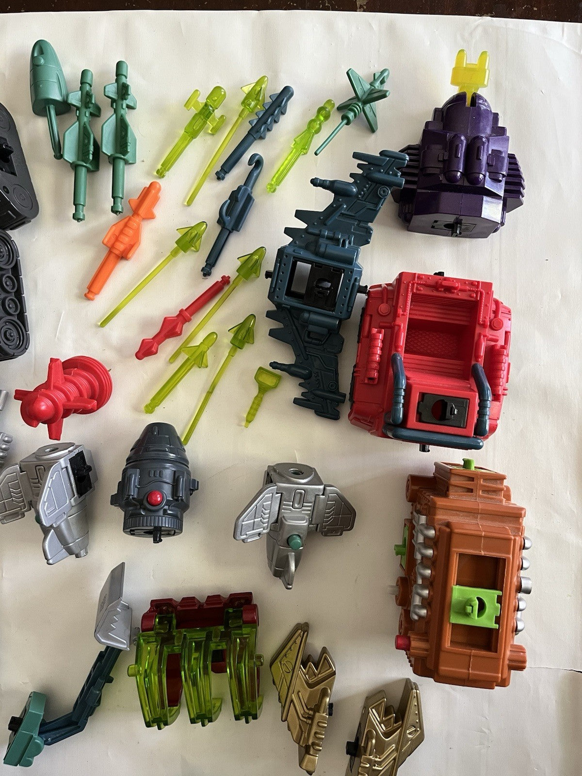Vintage 1996 Battle Builders Large Lot 100 Pieces Machines, Figures Weapons EUC