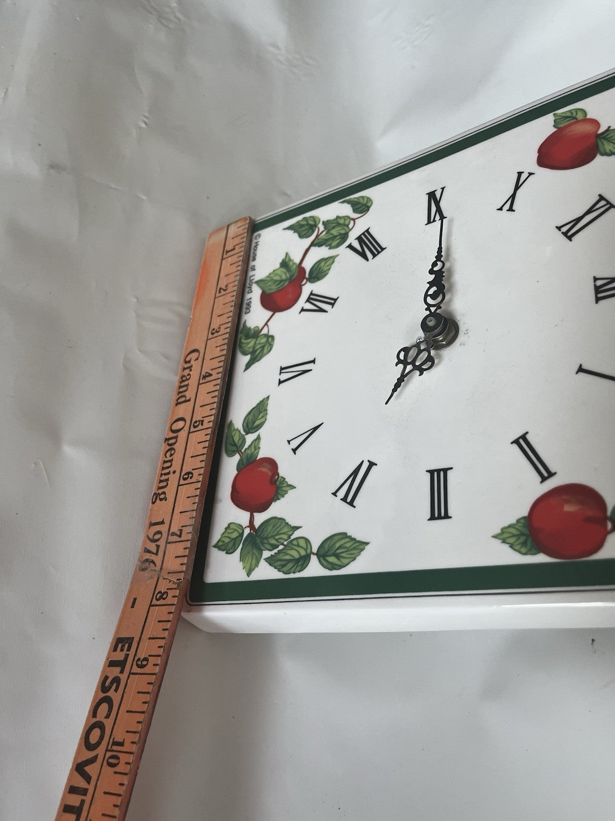 Vintage 1993 House Of Lloyd 12” Tall Apple Clock