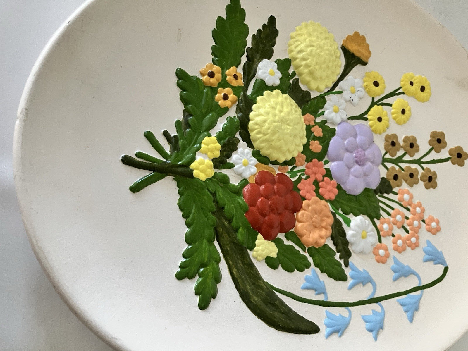Vintage Ceramic Flower Mold Wall Hanging Plaque; Oval 13x10” EVC