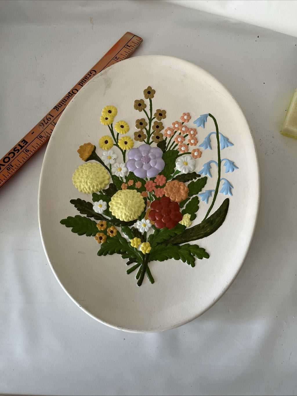 Vintage Ceramic Flower Mold Wall Hanging Plaque; Oval 13x10” EVC