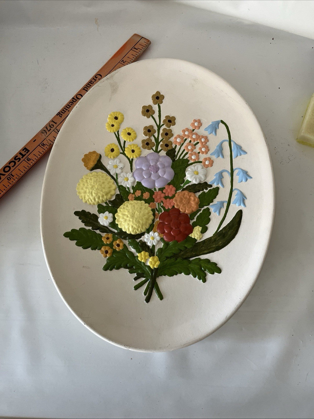 Vintage Ceramic Flower Mold Wall Hanging Plaque; Oval 13x10” EVC