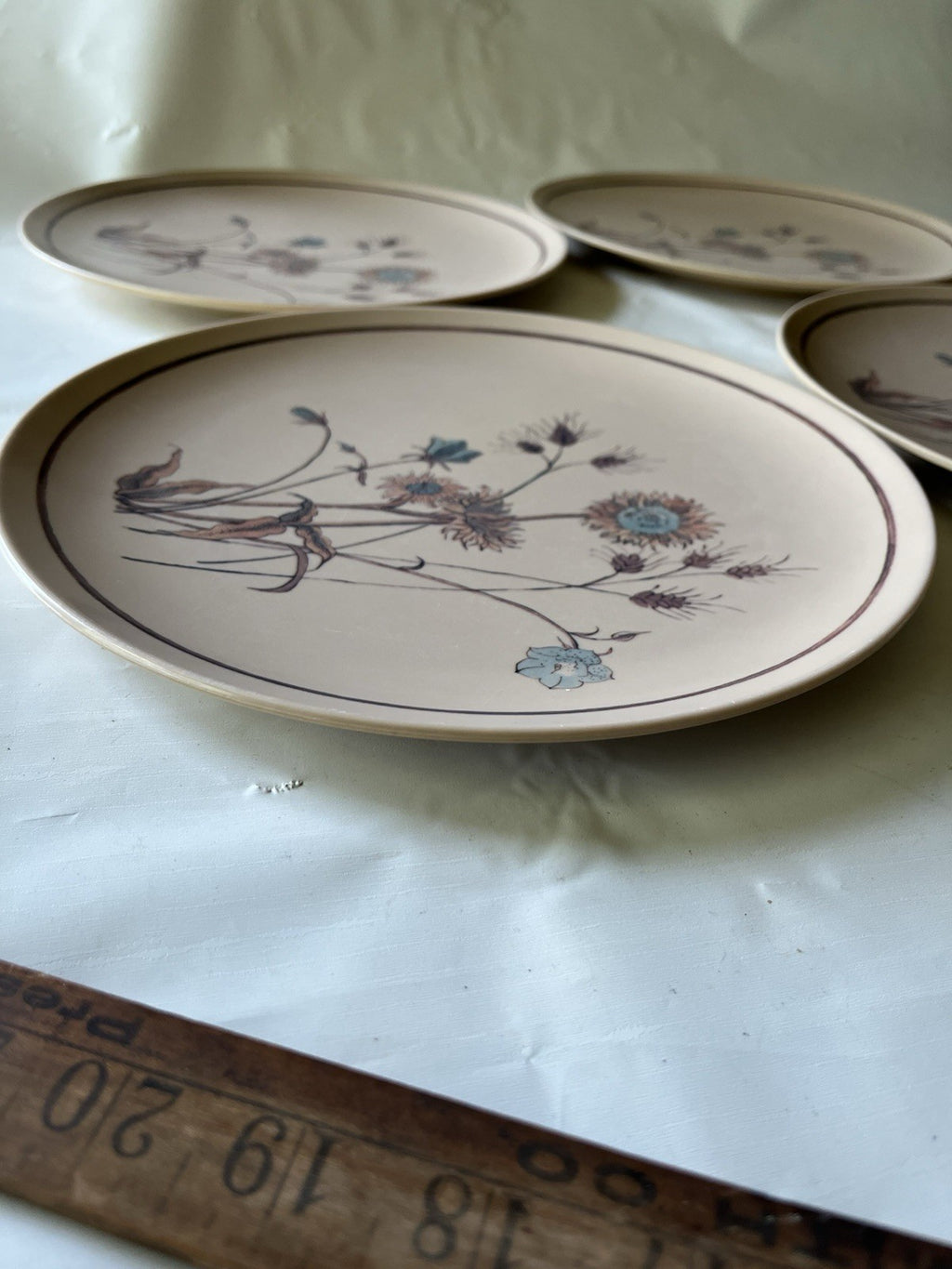 Vintage MCM Texasware Wildflower/Daisy Beige 10” Dinner Plate (4)