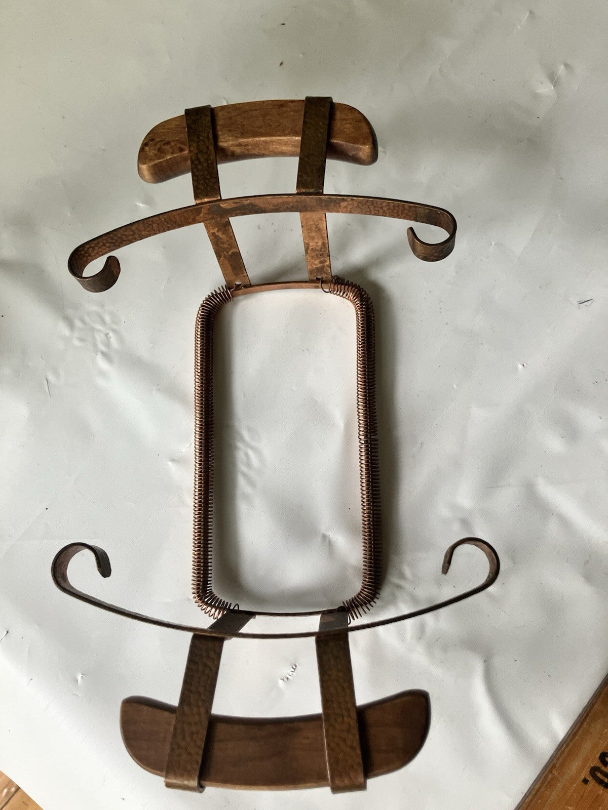Vintage Hammered Copper/ Wood Casserole Dish Stand With Spring Adjustment 6-10”