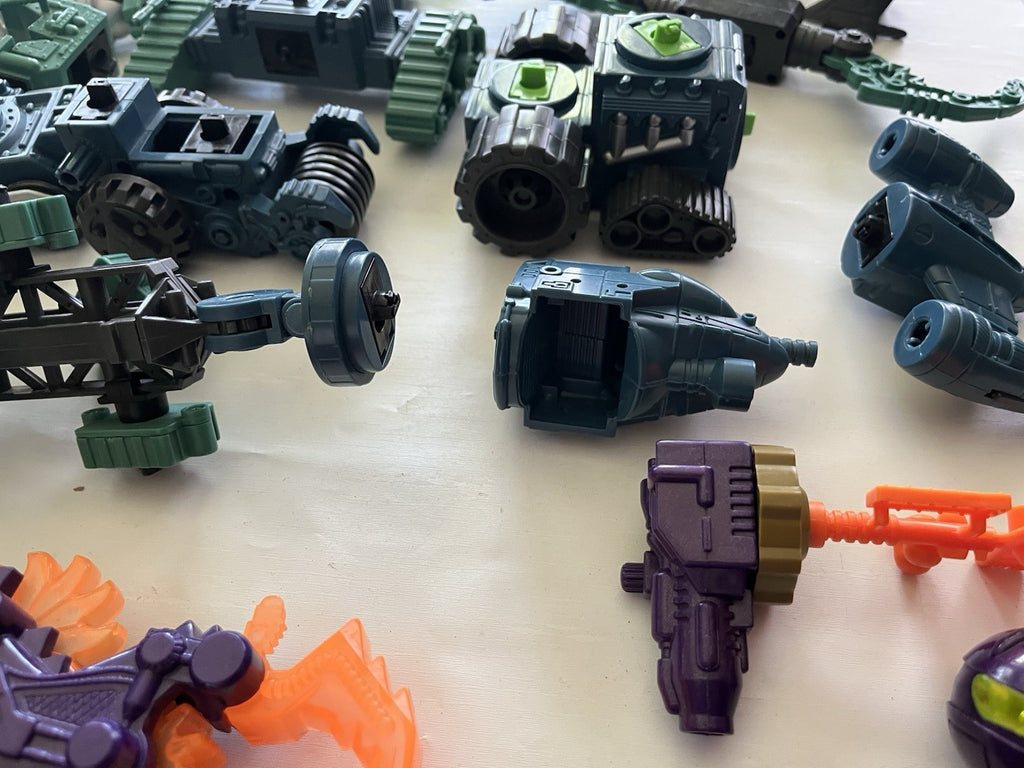 Vintage 1996 Battle Builders Large Lot 100 Pieces Machines, Figures Weapons EUC
