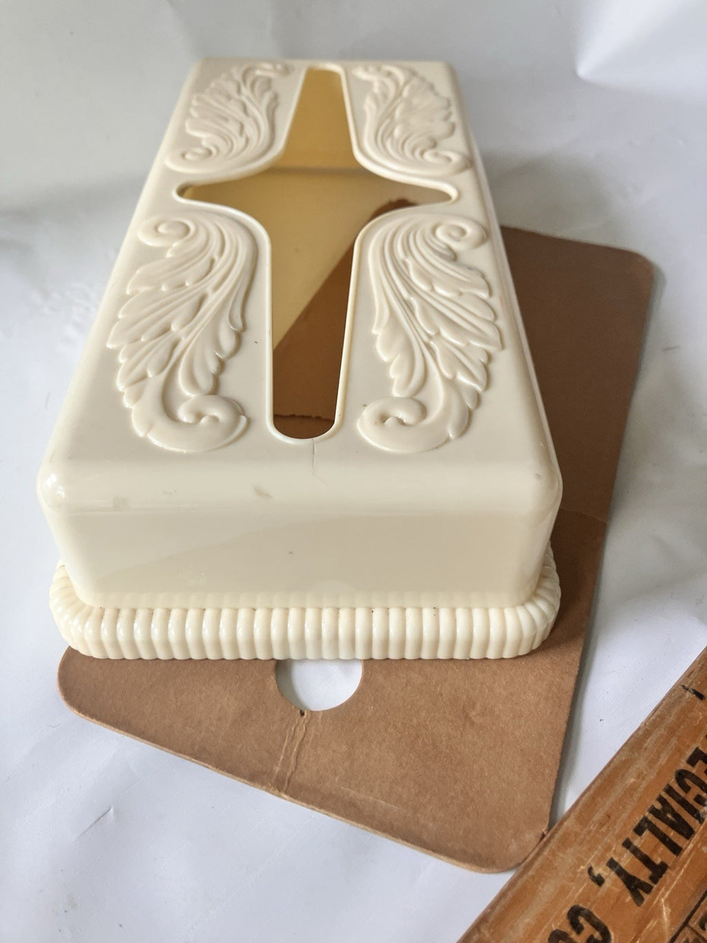 Vintage MCM Beige/Off White Plastic Art Deco Styles Tissue Box Wall Mount/Box