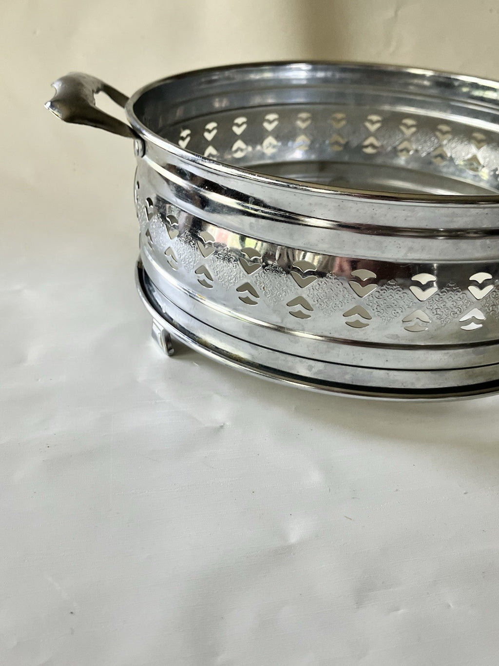Vintage Hammered Ornate Metal Casserole 8” Round Stand/Carrier Floral Details