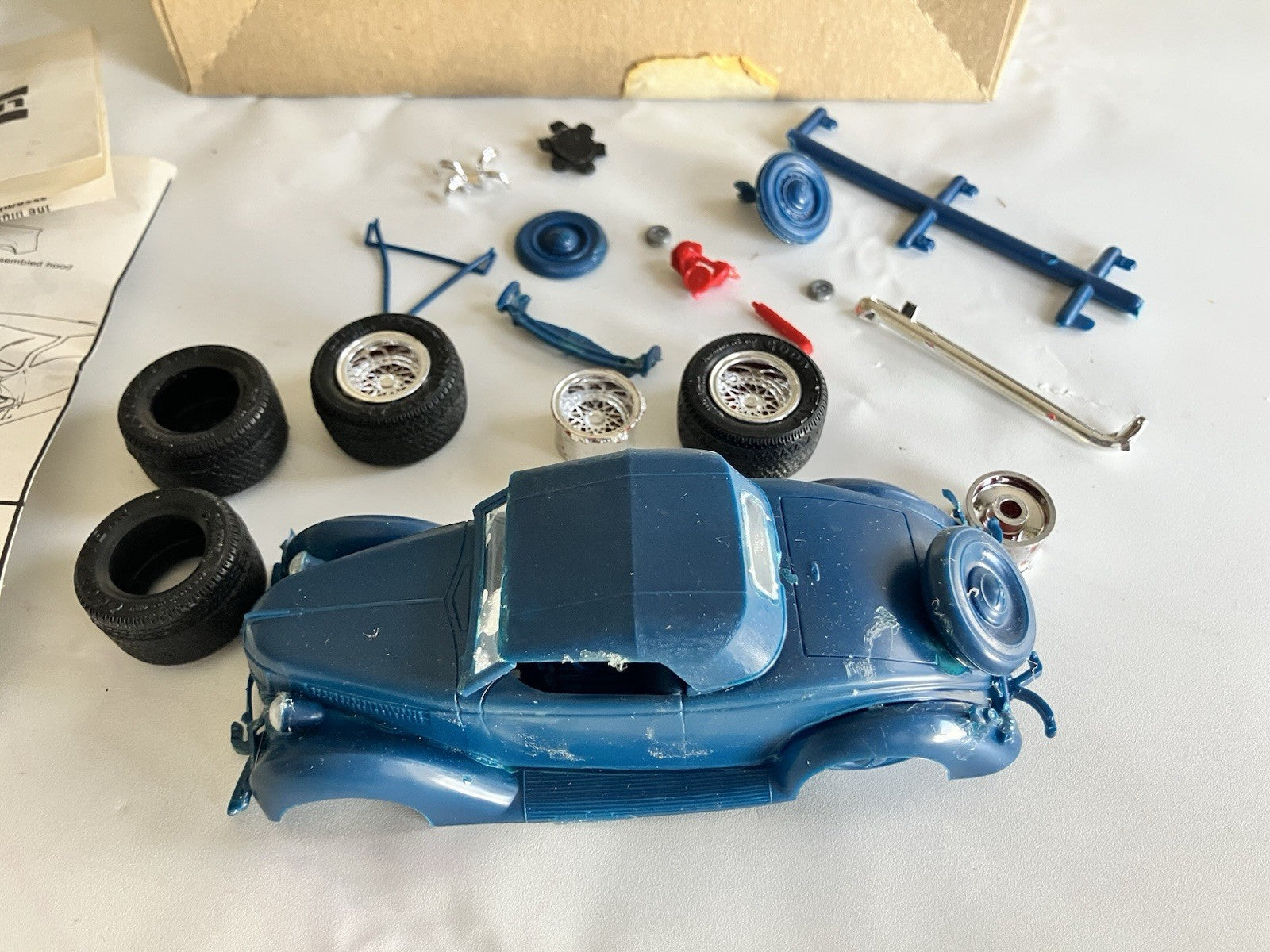 Lindberg 2142 1/32 Scale 1936 Ford Roadster Convertible Plastic Model Kit