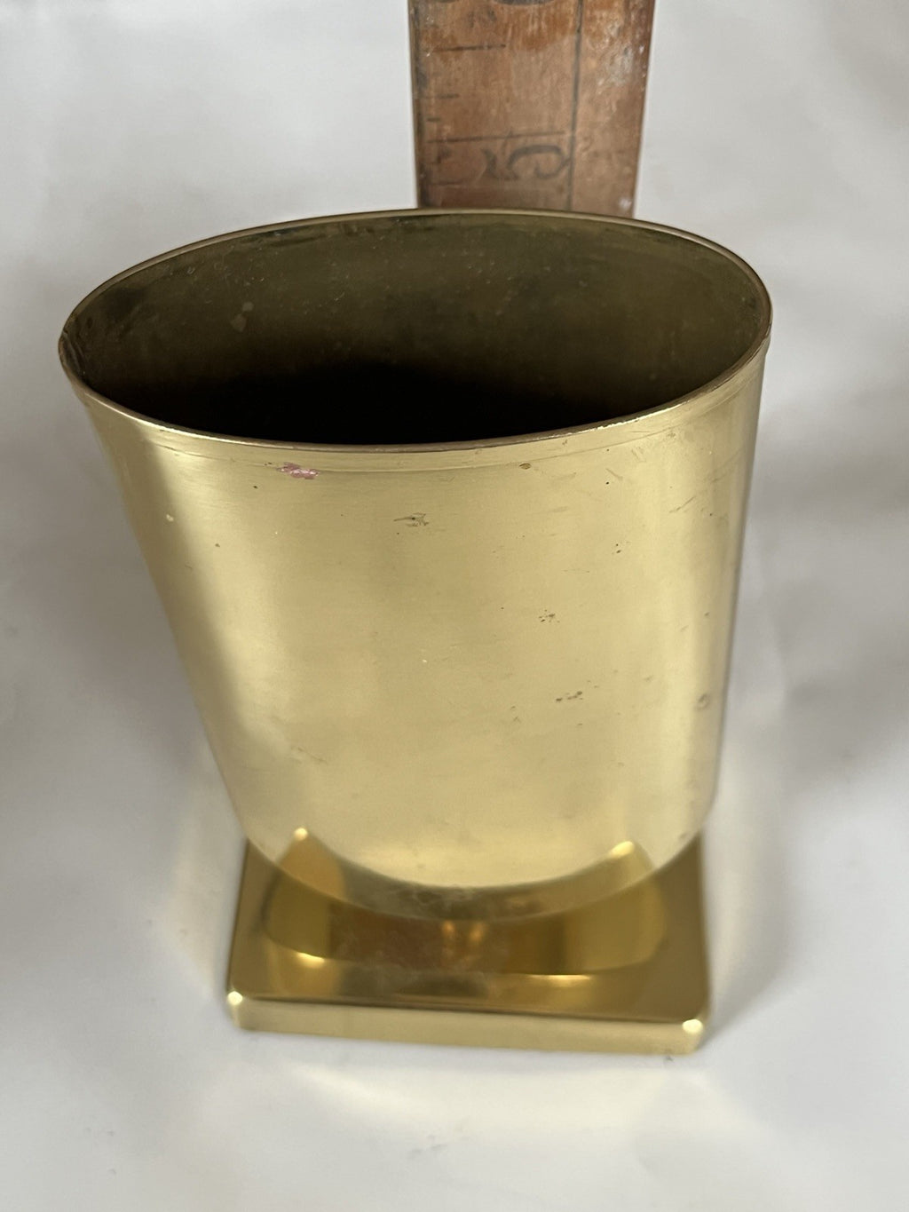 Vintage MCM 4.5” Tall Oval Gold Tone Desk Pen Holder With Red Felt Bottom