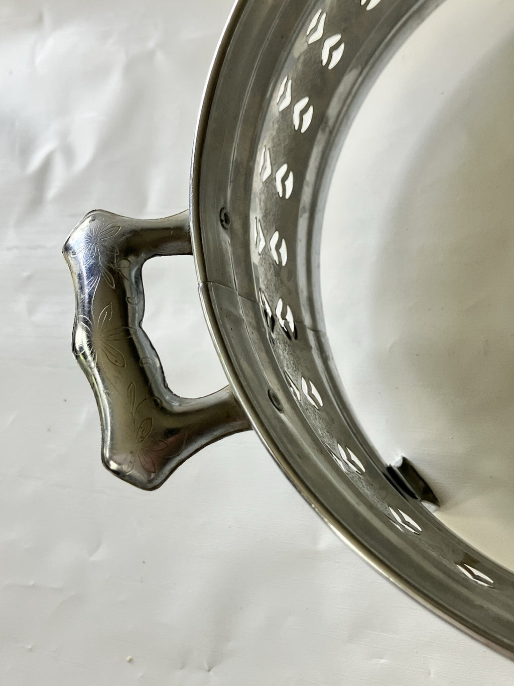 Vintage Hammered Ornate Metal Casserole 8” Round Stand/Carrier Floral Details