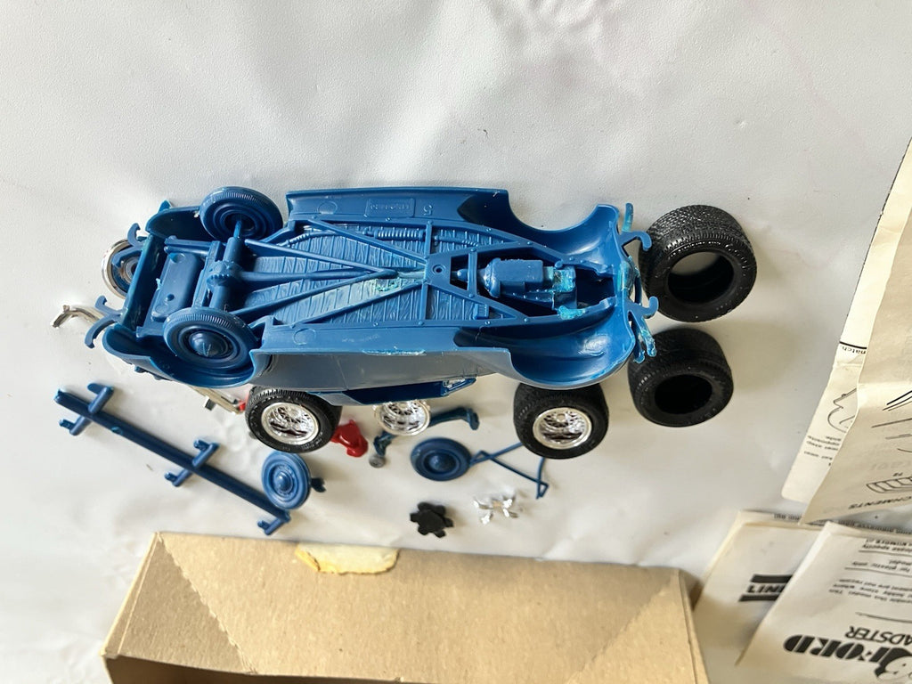 Lindberg 2142 1/32 Scale 1936 Ford Roadster Convertible Plastic Model Kit