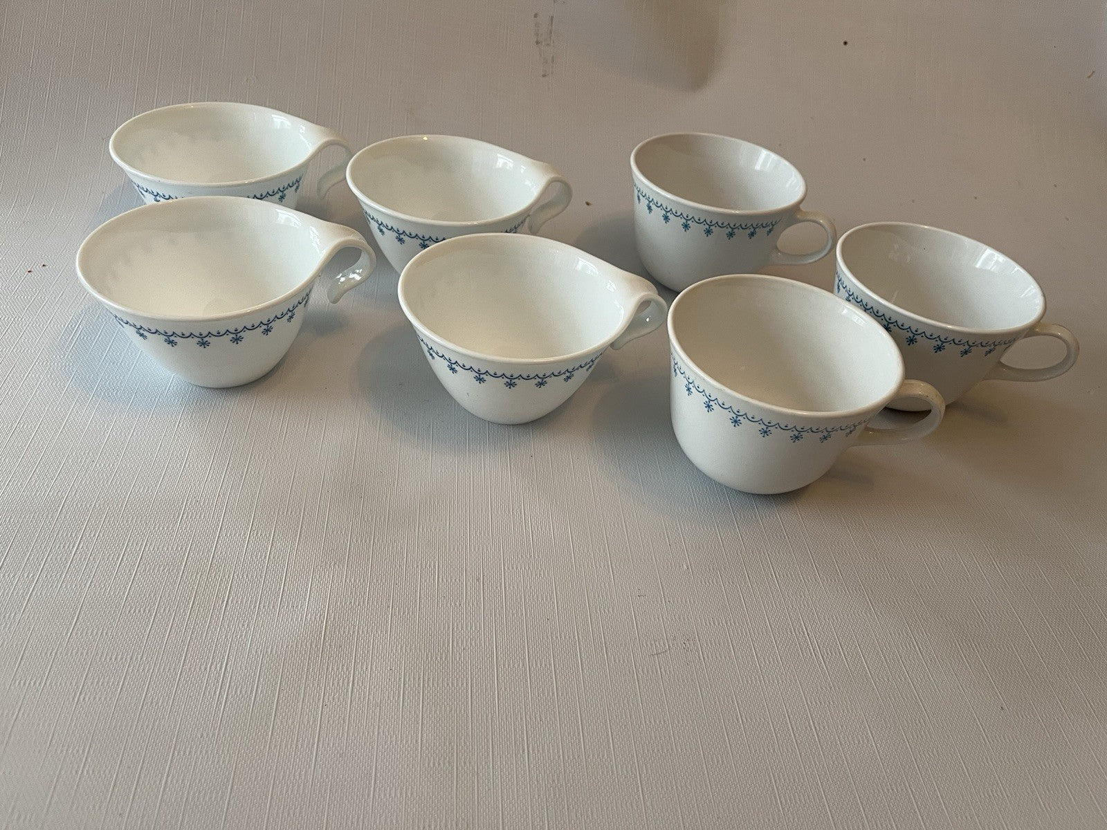 Vintage Corelle/Pyrex Snowflake Garland Coffee Mugs (7)