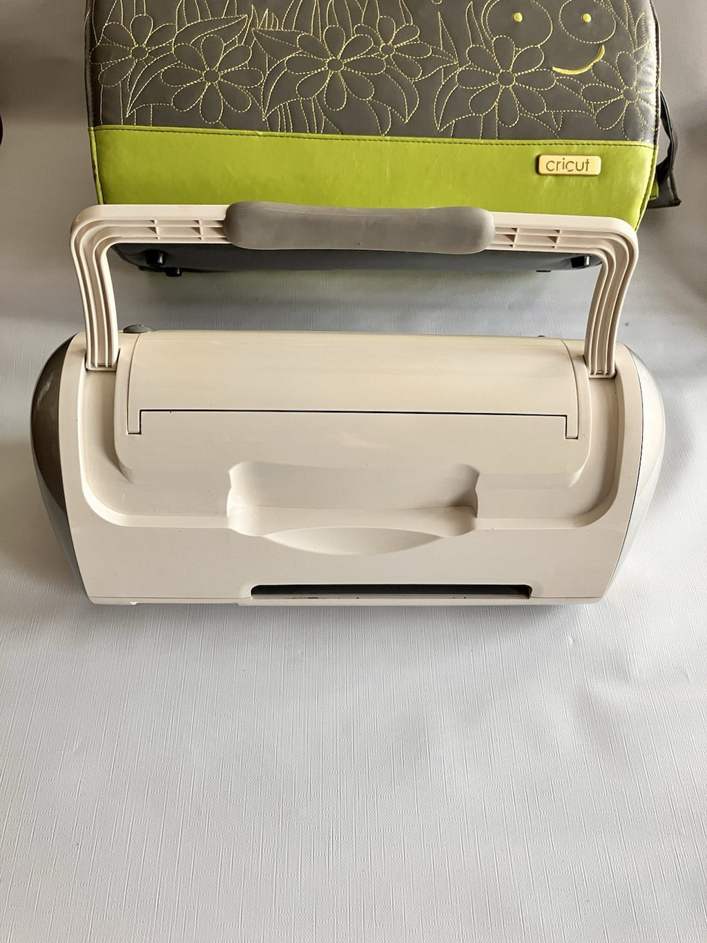 Cricut Personal Electronic Cutter Machine And Bath And Body Works Carrying Tote