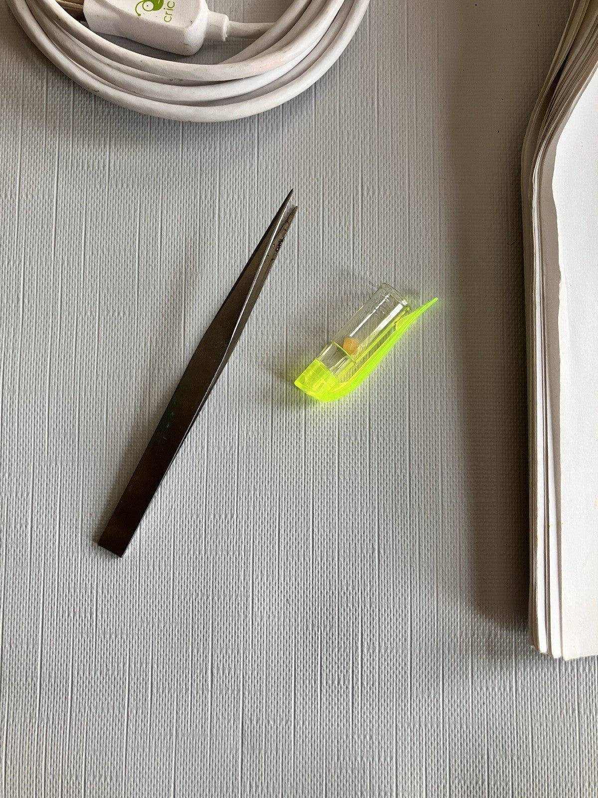 Cricut Personal Electronic Cutter Machine And Bath And Body Works Carrying Tote