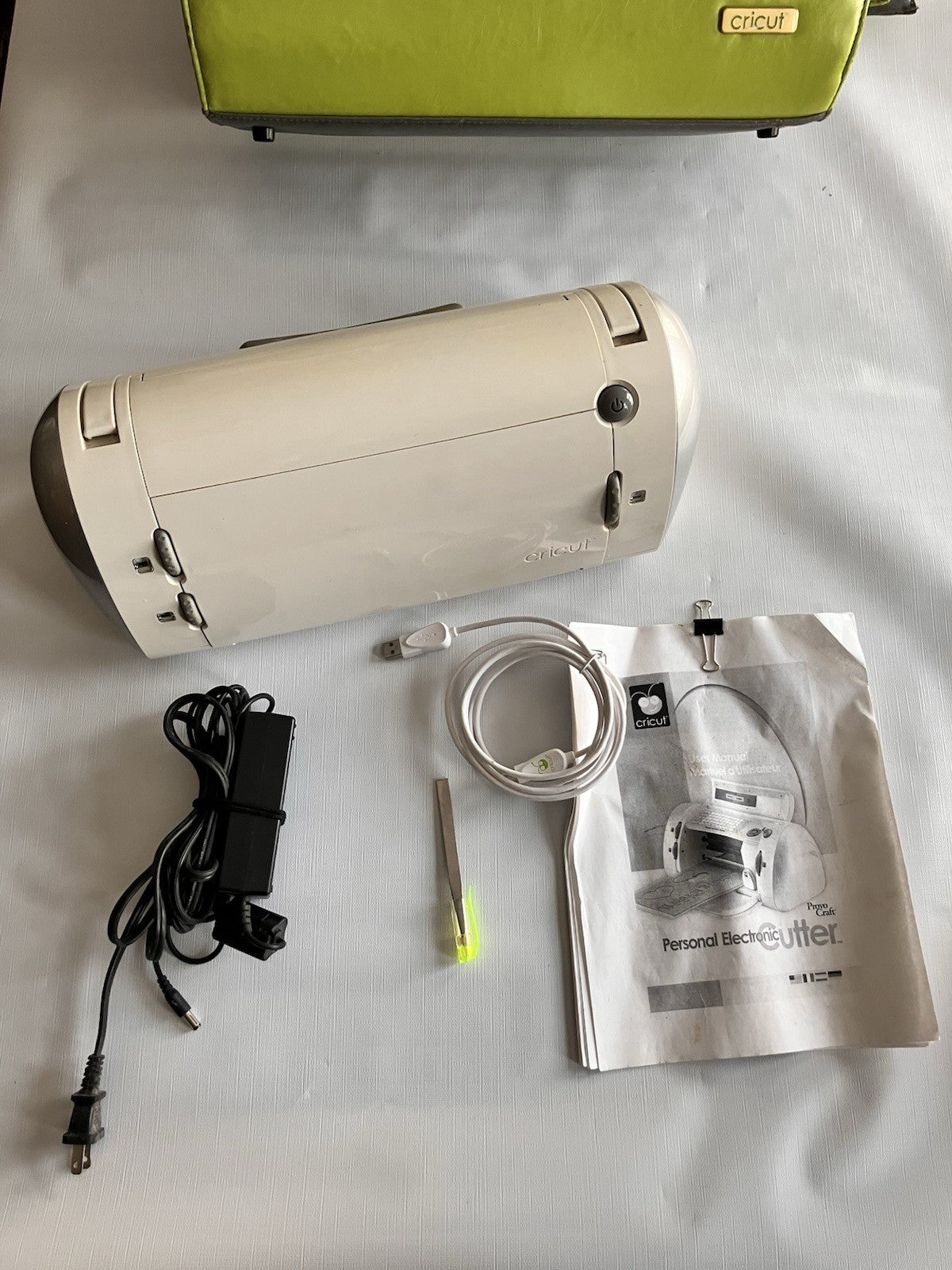 Cricut Personal Electronic Cutter Machine And Bath And Body Works Carrying Tote