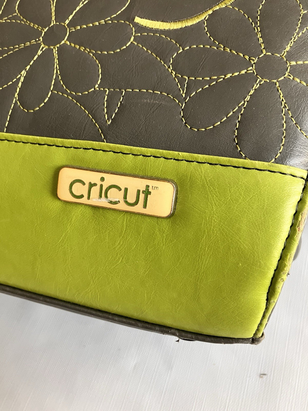 Cricut Personal Electronic Cutter Machine And Bath And Body Works Carrying Tote