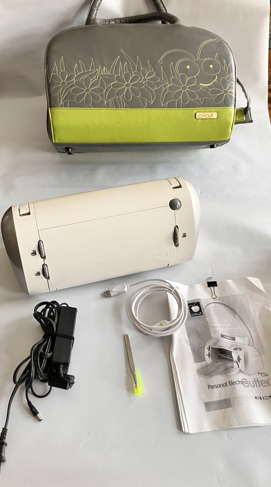 Cricut Personal Electronic Cutter Machine And Bath And Body Works Carrying Tote