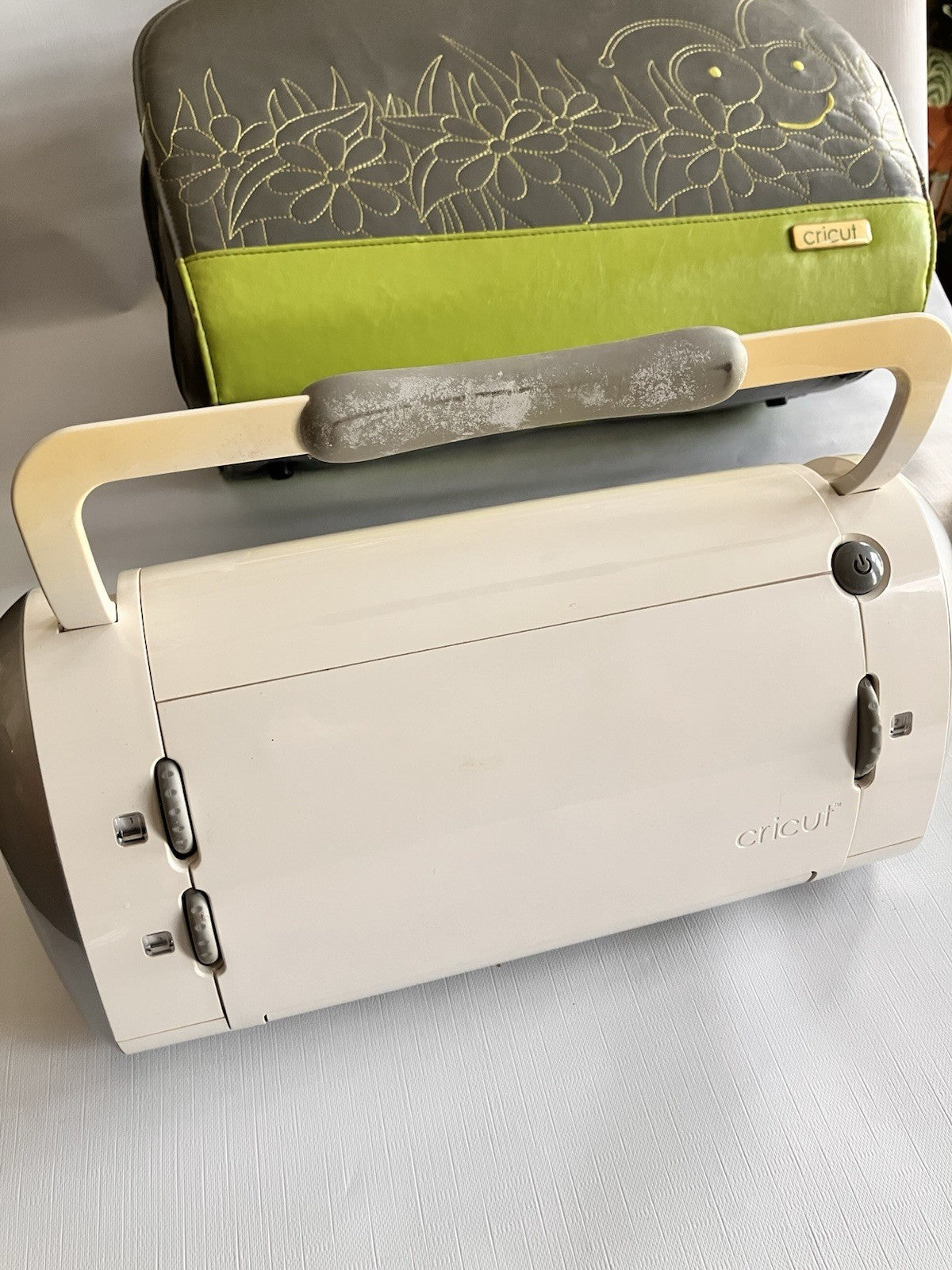 Cricut Personal Electronic Cutter Machine And Bath And Body Works Carrying Tote
